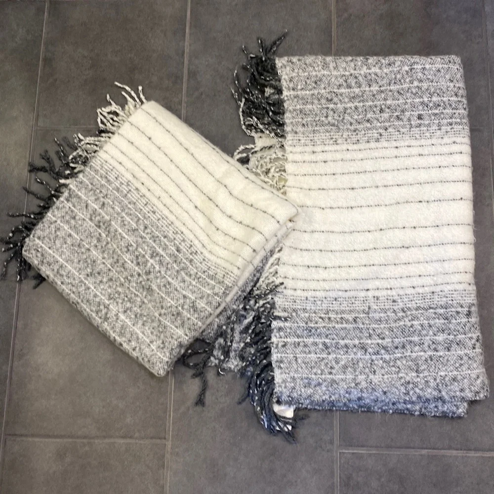 Set of 2 Throws Gray Ivory